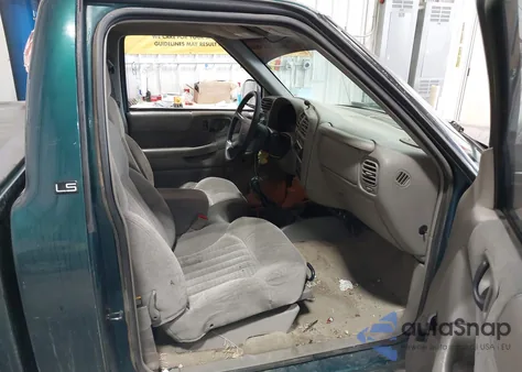 1998 Chevrolet S-10 Ls Fleetside из США, поврежденный, VIN 1GCCS1446WK186585